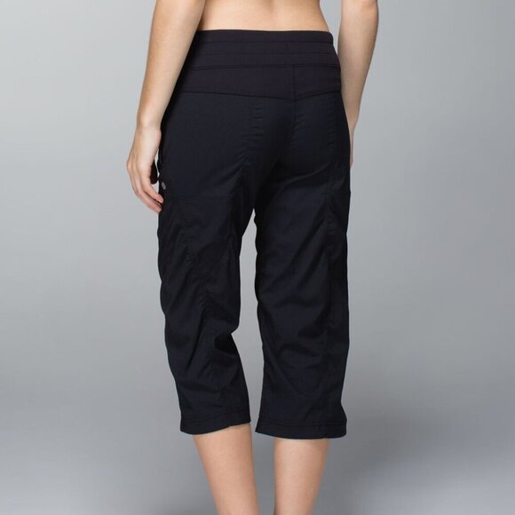 Lululemon Studio Crop- Black Athletic Joggers- Size 2 - Picture 4 of 15